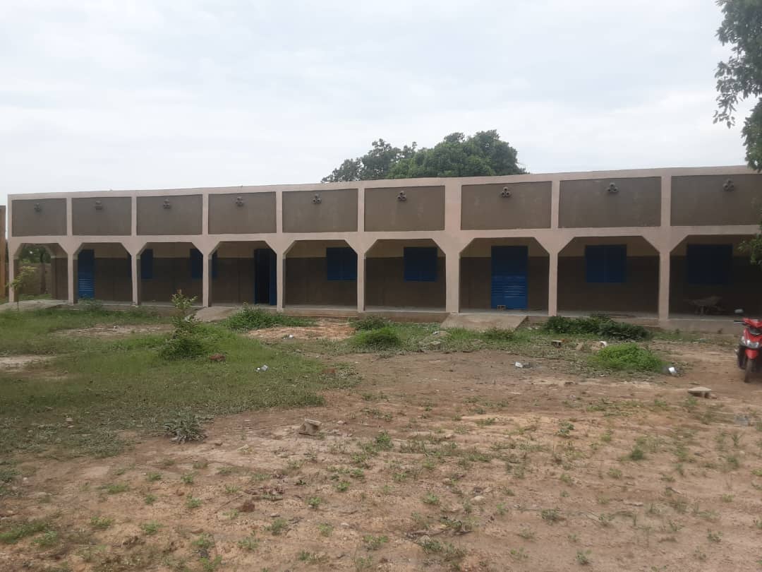 Construction du lycée à Bindé